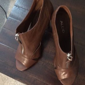 Beautiful brown, open toe heel with zipper, Aldo